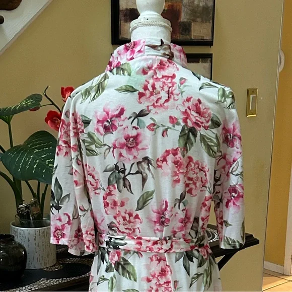 Show Me Your Mu Mu Women’s Pink Floral Brie Robe Garden of Bloom One Size - Picture 11 of 16